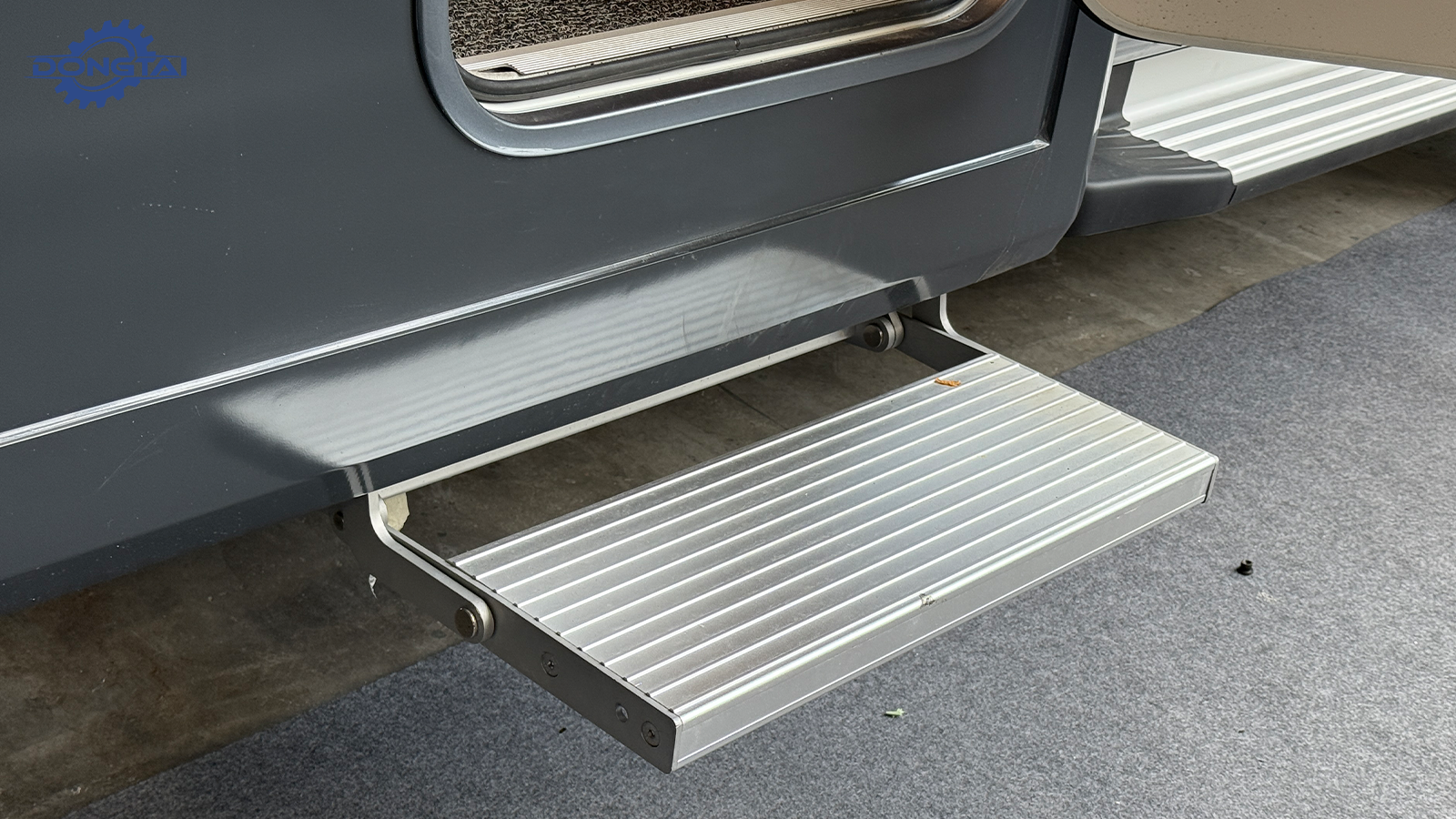 2-Rack Slide-Out Mechanism